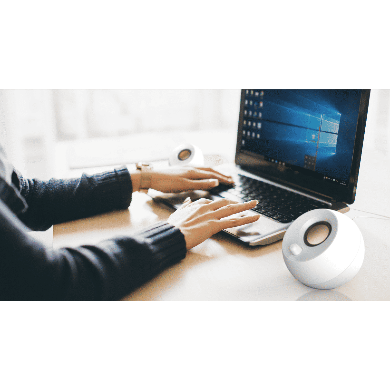 Creative Pebble 4.4W Multimedia Speaker (45 Degree Elevated Drivers, 2.0 Channel, White) Creative Pebble 4.4W Multimedia Speaker (45 Degree Elevated Drivers, 2.0 Channel, White)_10