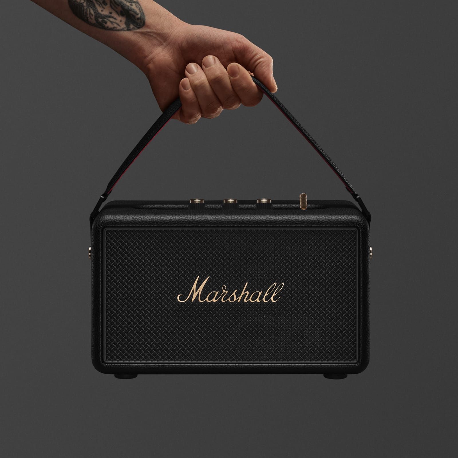 Marshall Kilburn 3 Portable Bluetooth Speaker (IP54 Dust & Water Resistant, 360 Degree Sound, Stereo Channel, Black & Brass)_8