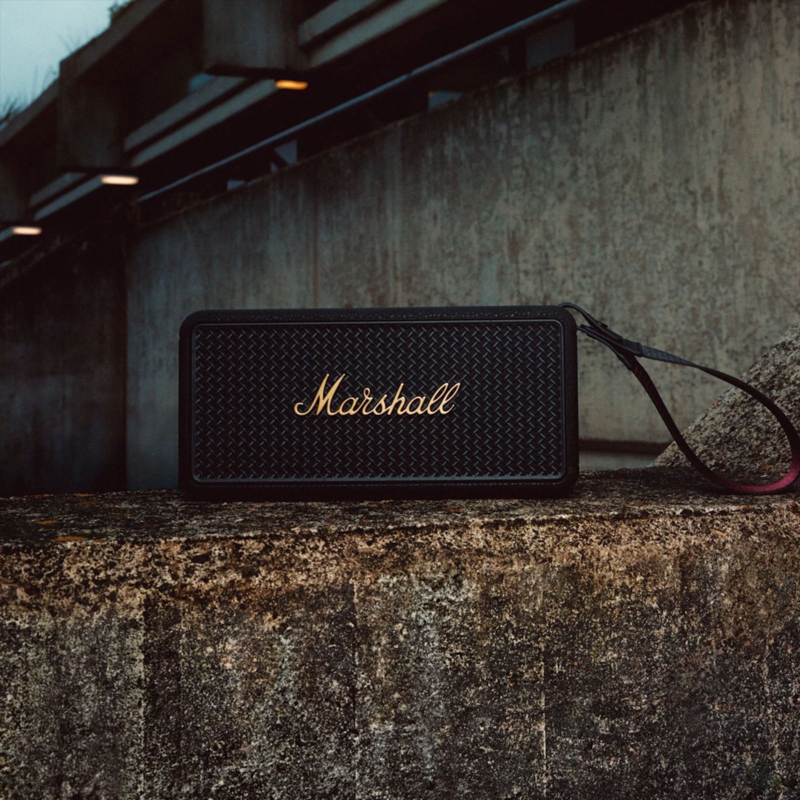 Marshall MIDDLETON 2 80W Portable Bluetooth Speaker (IP67 Waterproof, 360 Degree True Stereophonic Sound, Stereo Channel, Black & Brass) Marshall MIDDLETON 2 80W Portable Bluetooth Speaker (IP67 Waterproof, 360 Degree True Stereophonic Sound, Stereo Channel, Black & Brass)_4