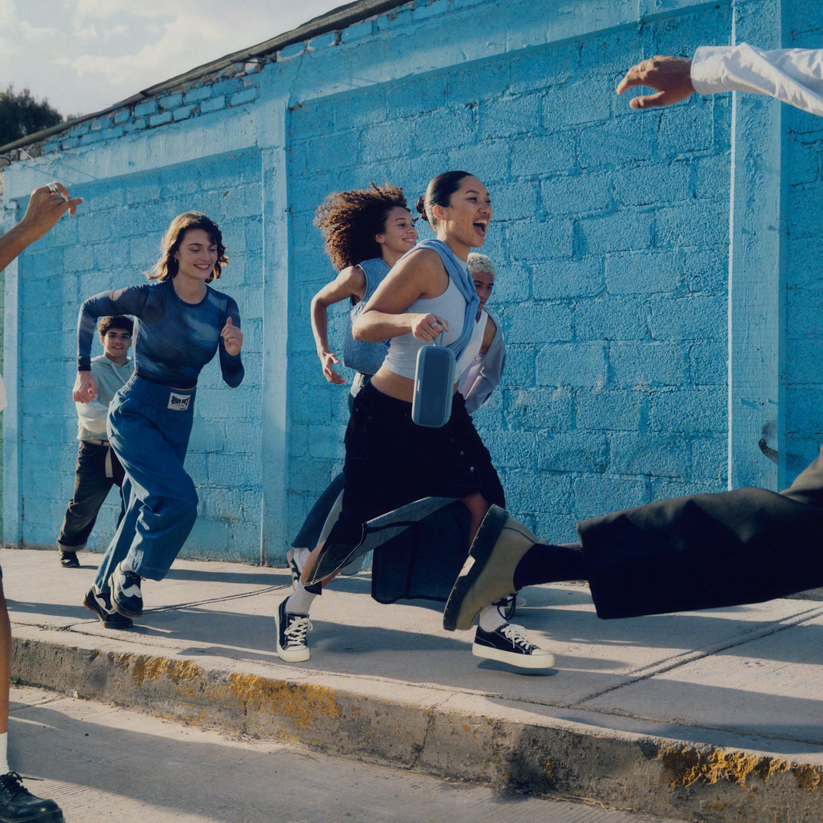 Bose SoundLink Plus 5.25W Portable Bluetooth Speaker (IP67 Water Resistant, 20 Hours Playback Time, Mono Speaker, Blue Dusk)_9