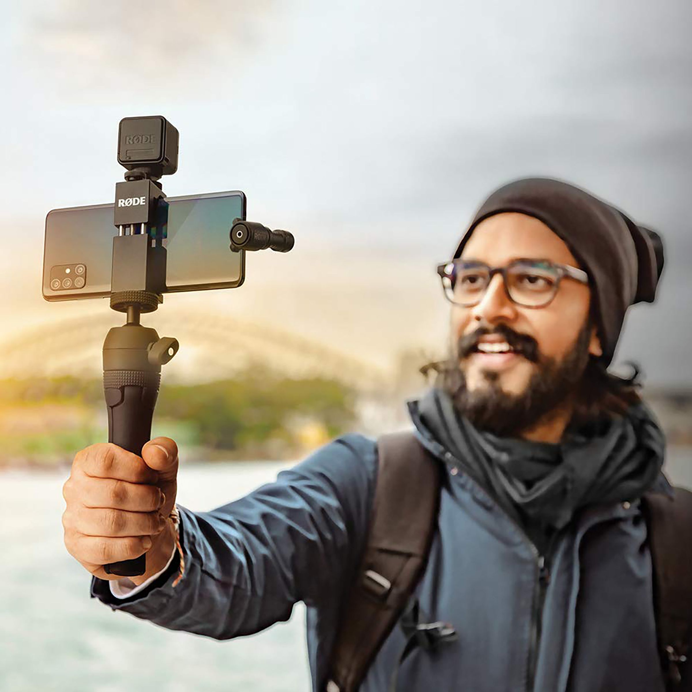 RODE VLOGVMMC Vlogger Kit for Mobile with Mic (Directional Sound Pickup, Black)_11