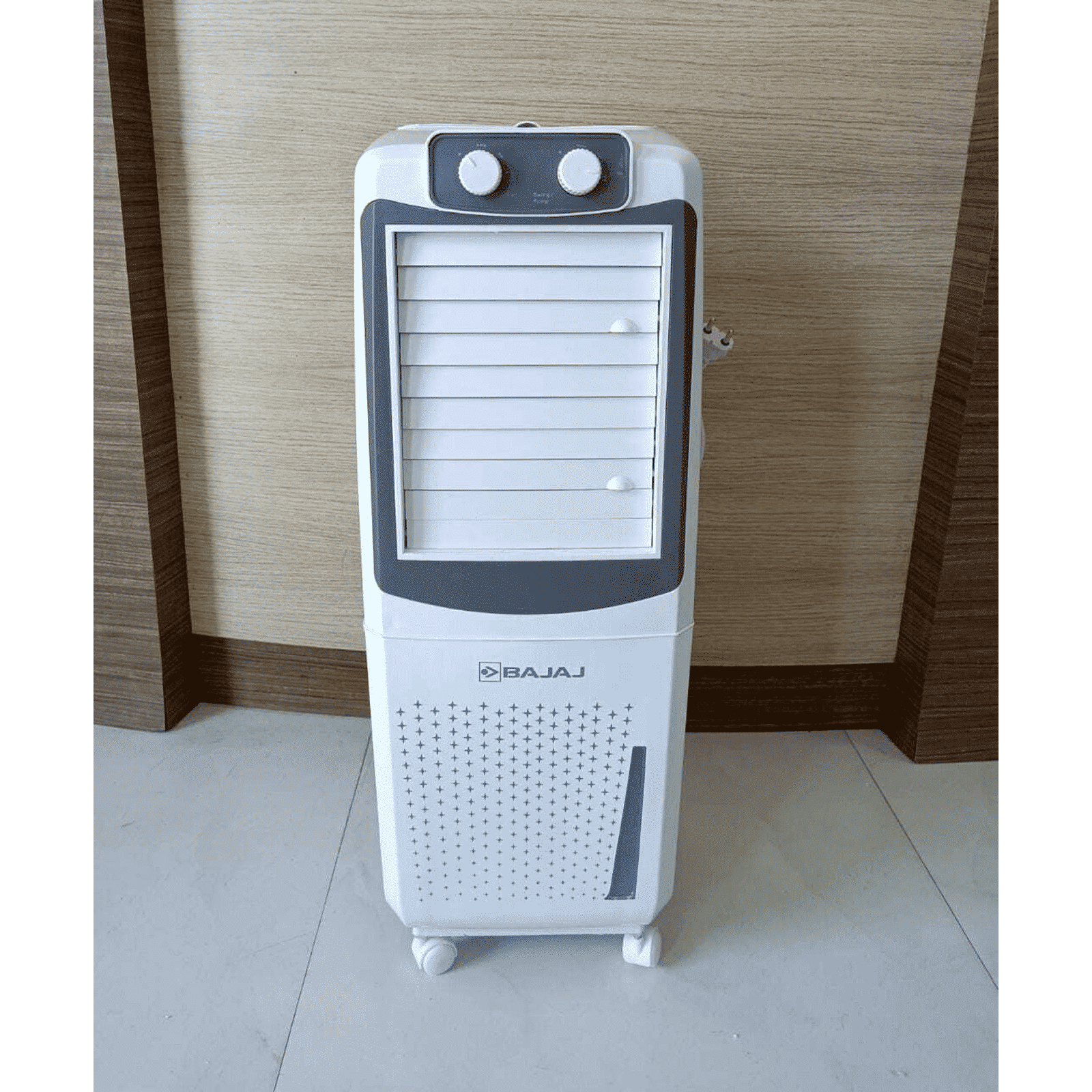 BAJAJ PMH18 DLX 18 Litres Tower Air Cooler with 3 Speed Selection (Anti Bacterial Hexacool Master, White) BAJAJ PMH18 DLX 18 Litres Tower Air Cooler with 3 Speed Selection (Anti Bacterial Hexacool Master, White)_8