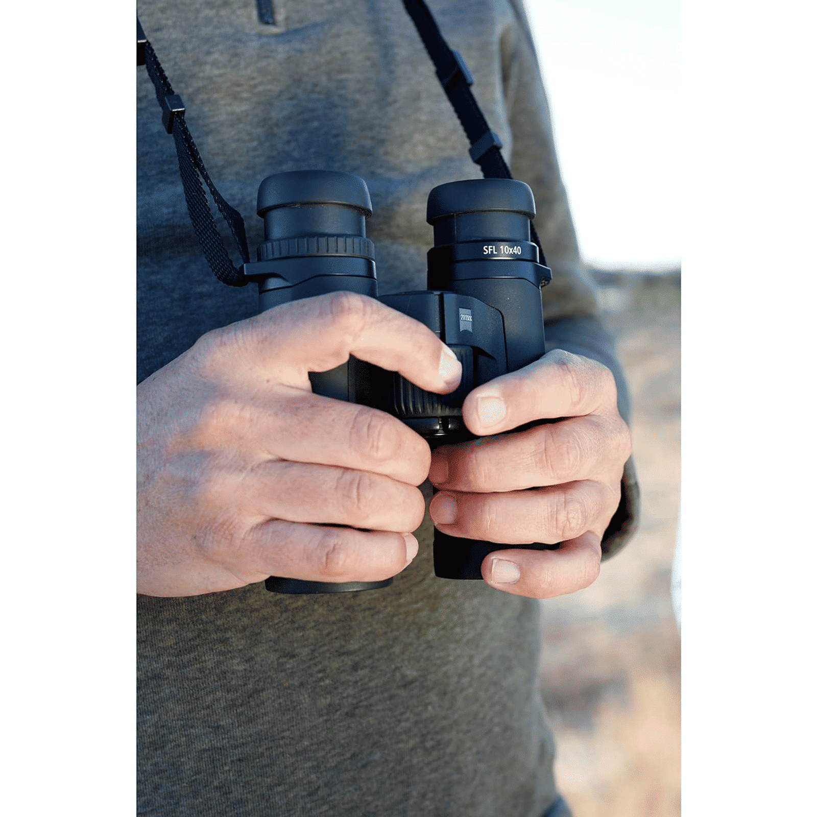 ZEISS SFL 10x 40mm Schmidt-Pechan Prism Optical Binoculars (T* LotuTec Coating, 524024-0000-000, Black)_5