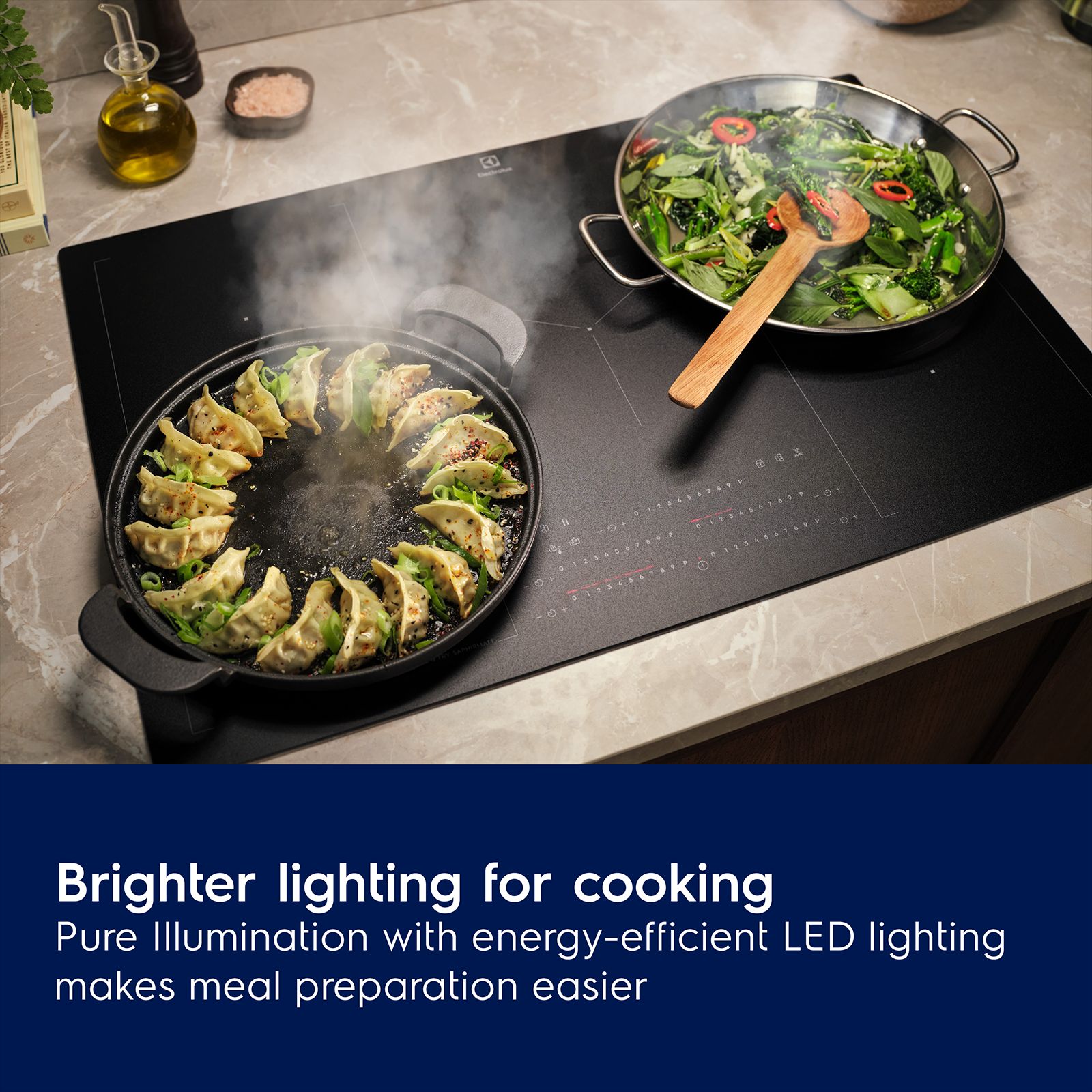 Electrolux 700 Series 90cm 825m3/hr Ducted Auto Clean Wall Mounted Chimney with Gesture Control (Black)_7