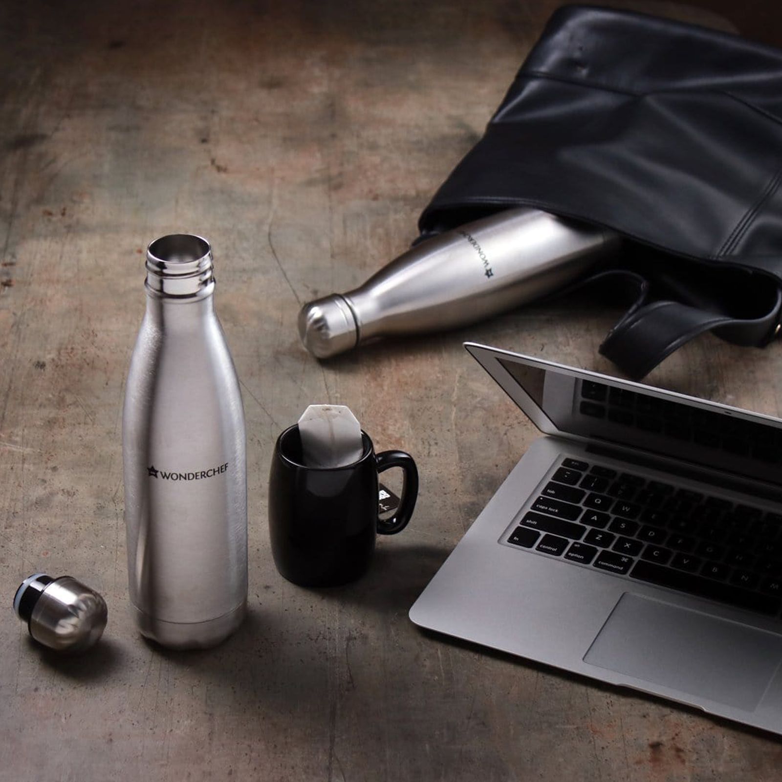 Wonderchef Hydro-Bot 750ml Stainless Steel Hot & Cold Water Bottle (Silver) Wonderchef Hydro-Bot 750ml Stainless Steel Hot & Cold Water Bottle (Silver)_9