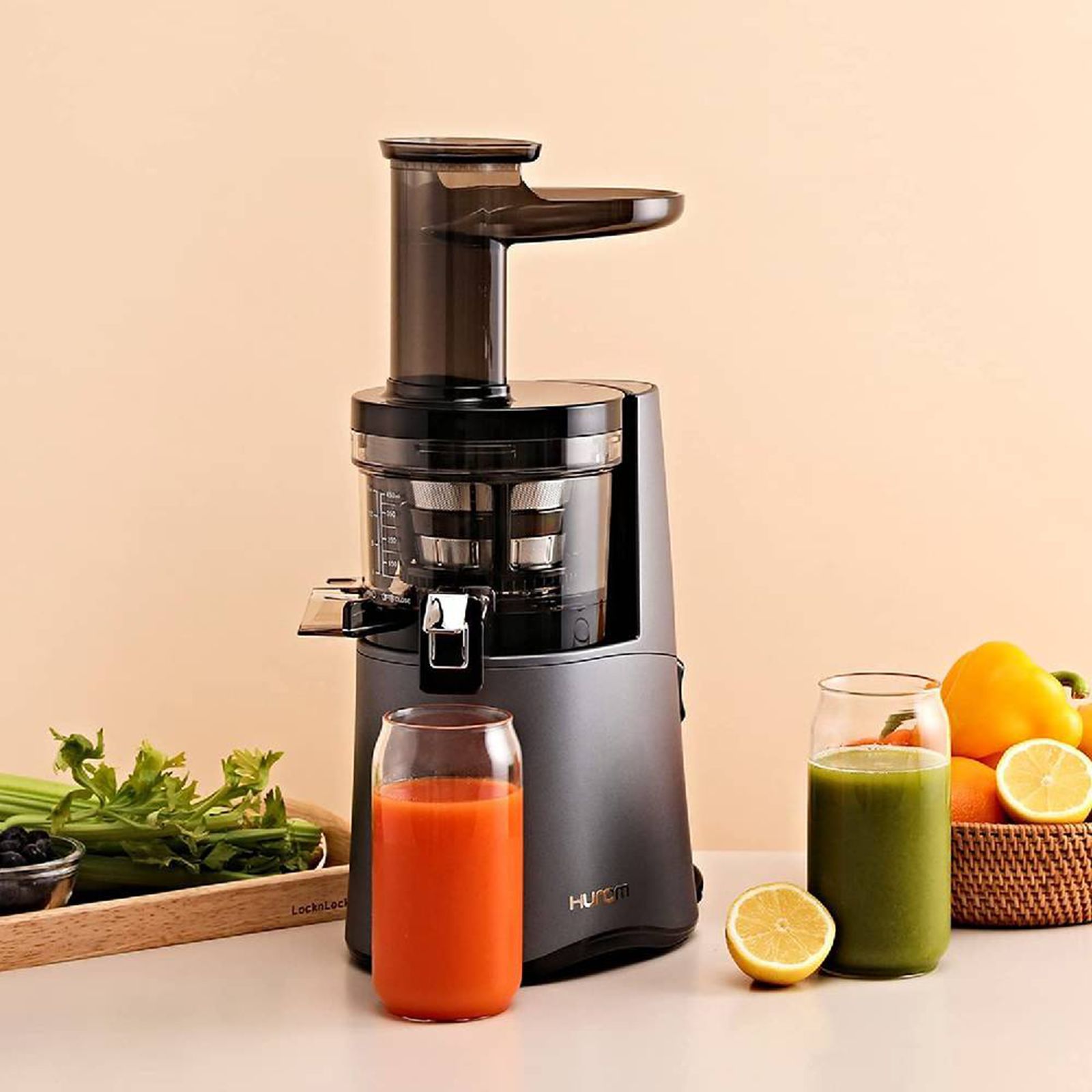 Hurom Classic Series 150 Watt Cold Press Juicer (43 RPM, Slow Squeeze Technology, Midnight Blue)_12