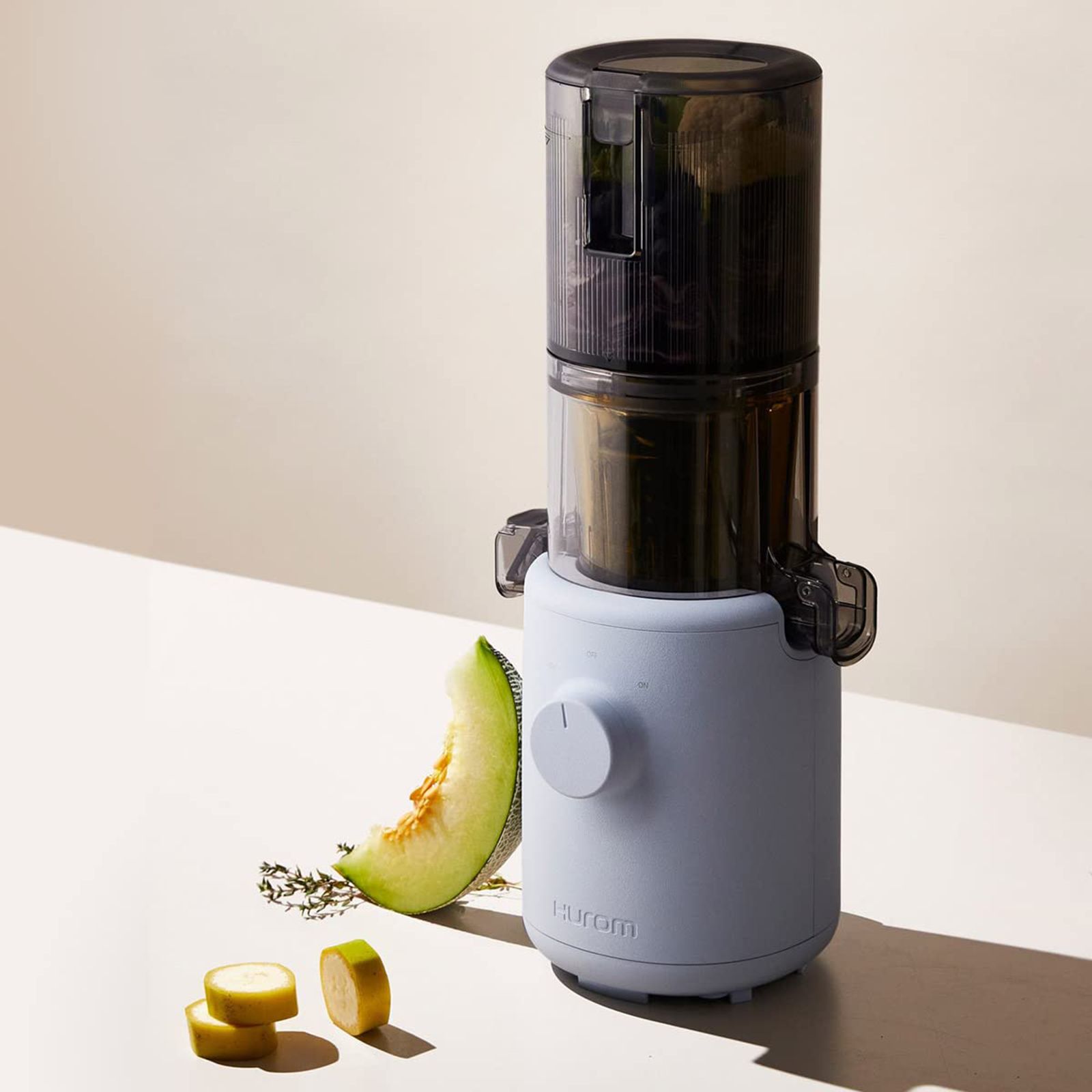 Hurom Easy Series 100 Watt Cold Press Juicer (43 RPM, Convenient with Minimal Touches, Sky Blue) Hurom Easy Series 100 Watt Cold Press Juicer (43 RPM, Convenient with Minimal Touches, Sky Blue)_10