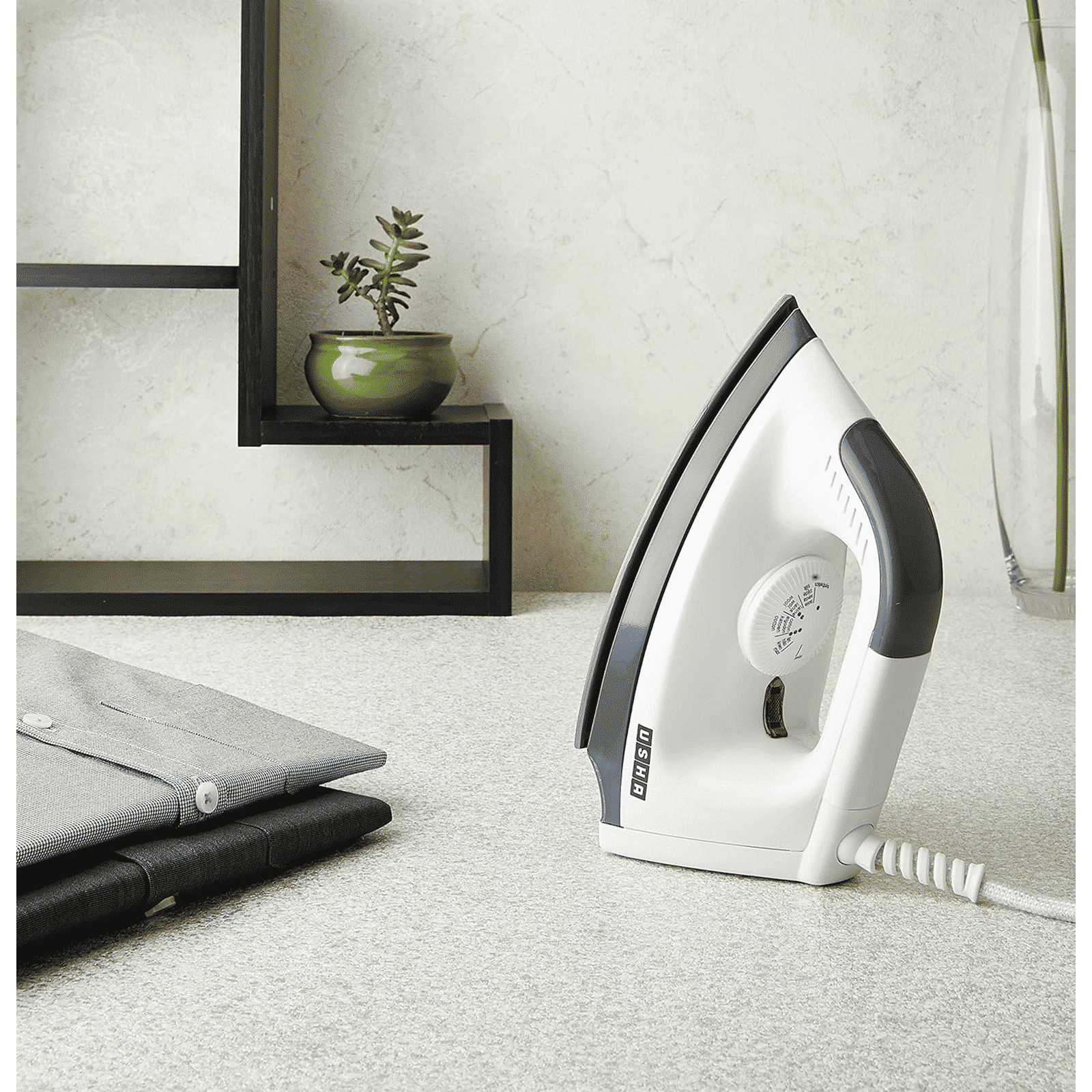 USHA EL 1602 1000 Watts Dry Iron (180 Degree Swivel Cord, White)_8