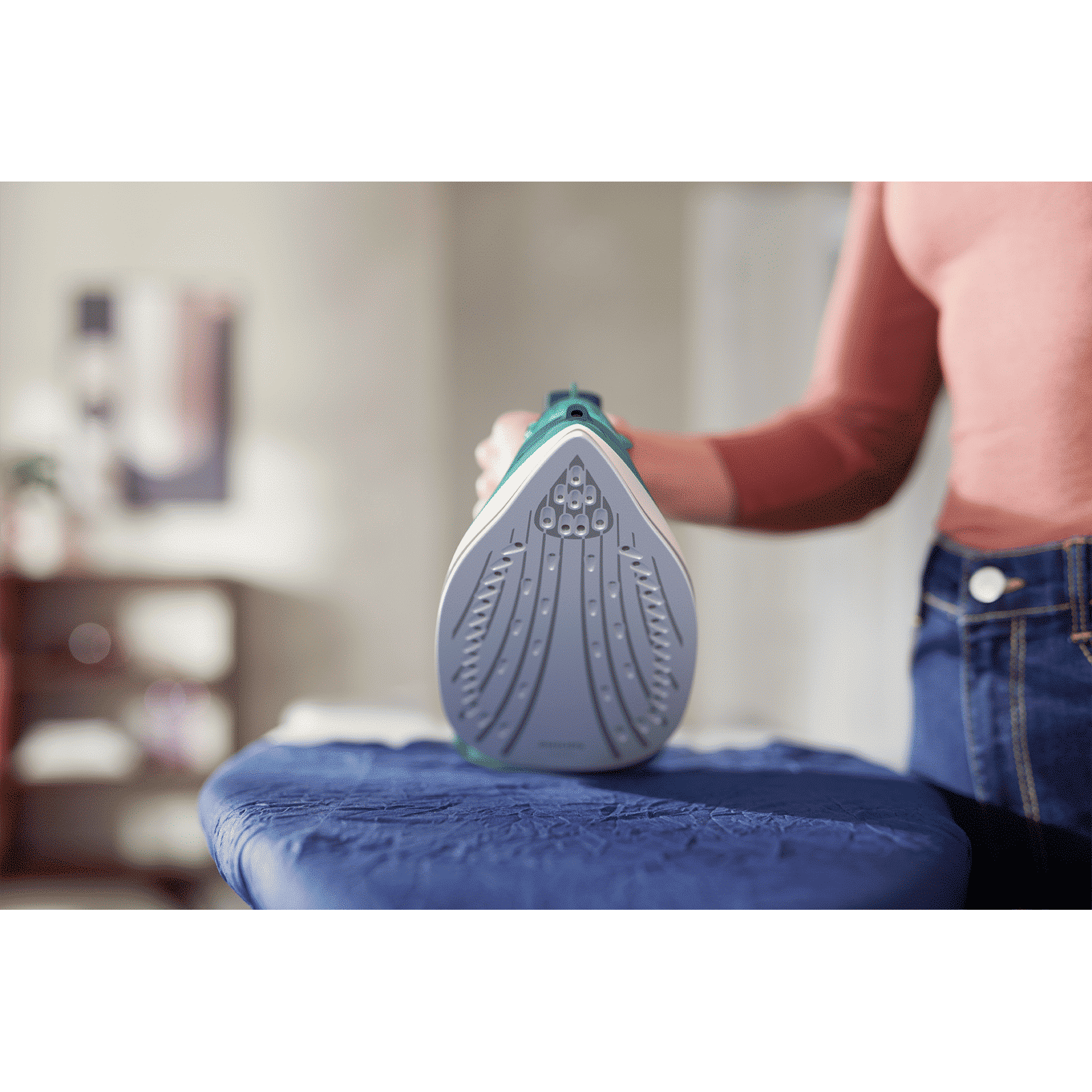 PHILIPS Speed Pro 2400 Watts 300ml Steam Iron (Drip Stop Technology, Green)_6