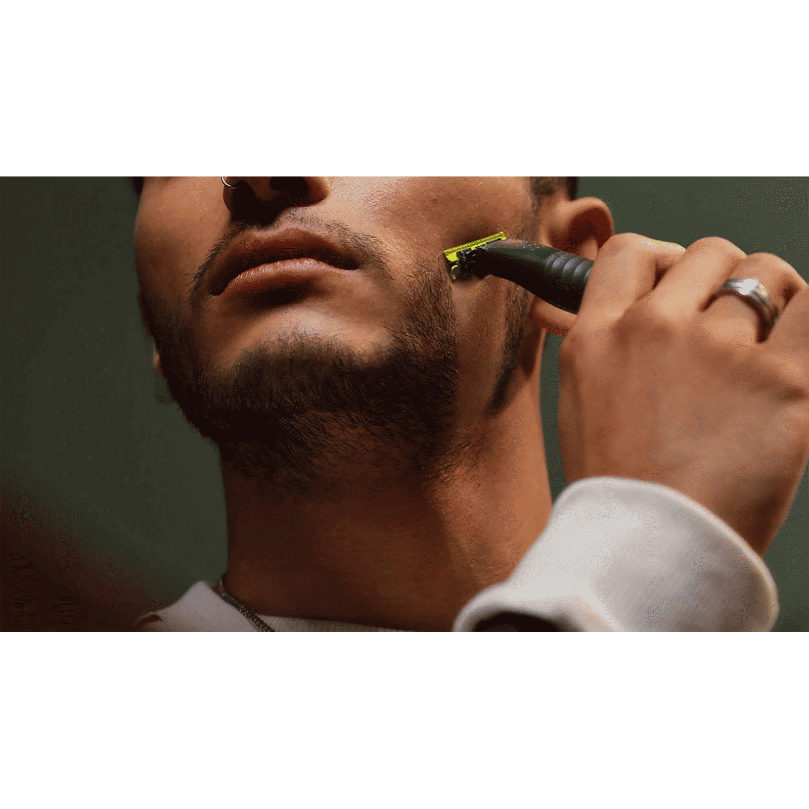 PHILIPS OneBlade Rechargeable Cordless Wet & Dry Trimmer for Beard & Moustache with 3 Length Settings for Men (30min Runtime, IPX7 Waterproof, Charcoal Gray) PHILIPS OneBlade Rechargeable Cordless Wet & Dry Trimmer for Beard & Moustache with 3 Length Settings for Men (30min Runtime, IPX7 Waterproof, Charcoal Gray)_7