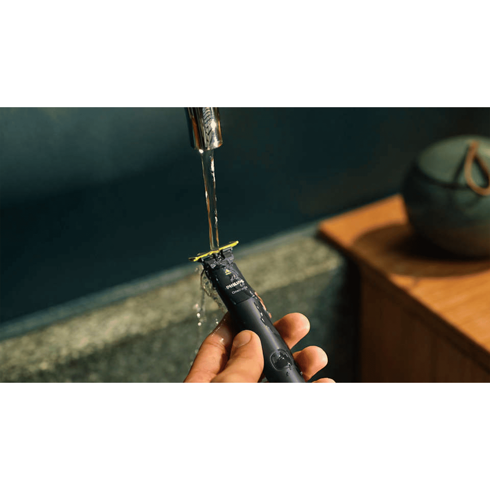 PHILIPS OneBlade Rechargeable Cordless Wet & Dry Trimmer for Beard & Moustache with 3 Length Settings for Men (30min Runtime, IPX7 Waterproof, Charcoal Gray) PHILIPS OneBlade Rechargeable Cordless Wet & Dry Trimmer for Beard & Moustache with 3 Length Settings for Men (30min Runtime, IPX7 Waterproof, Charcoal Gray)_12