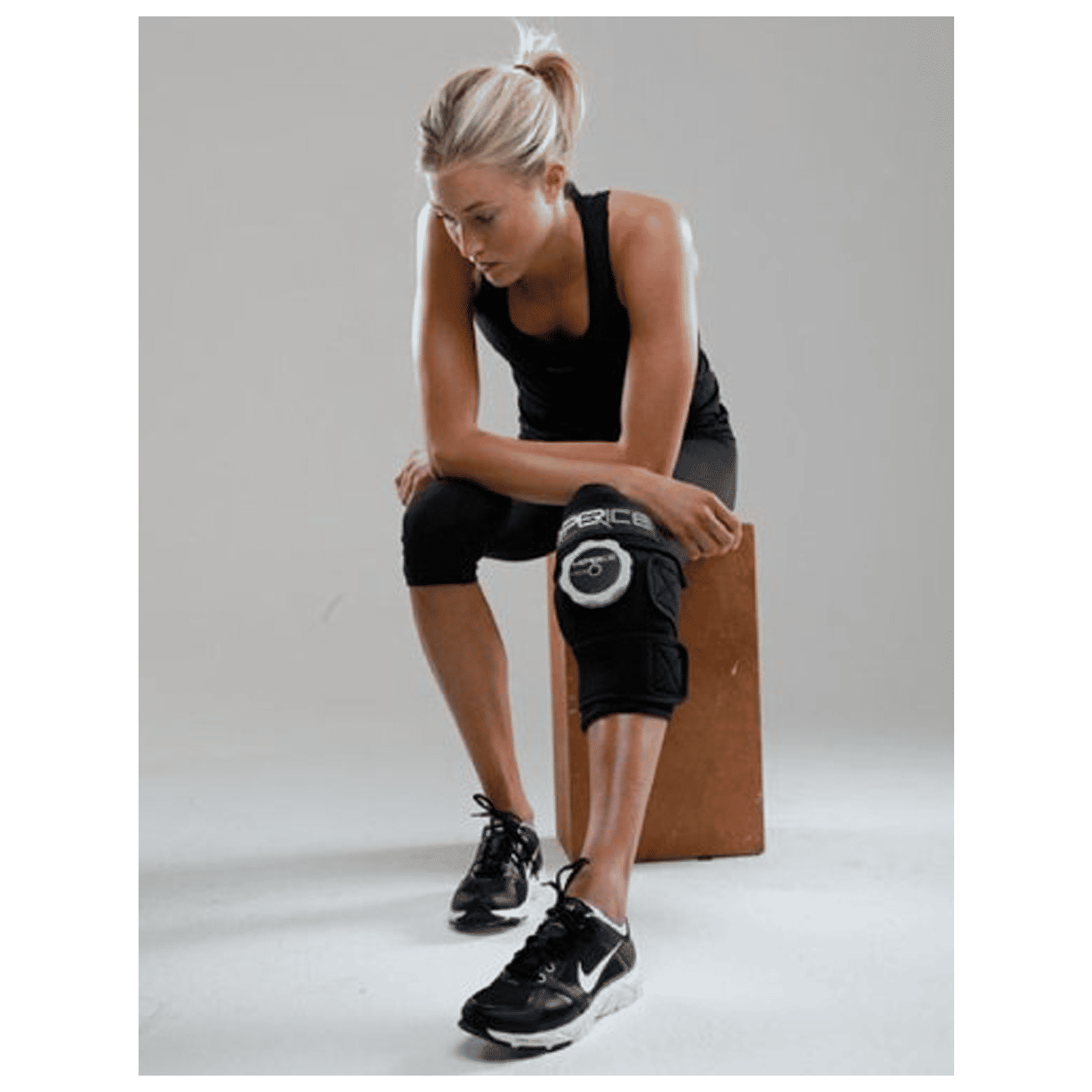 Hyperice ICT Knee Massager (Neoprene, Ultra-thin Antimicrobial Ice Cell, 10010 001-00, Black)_2