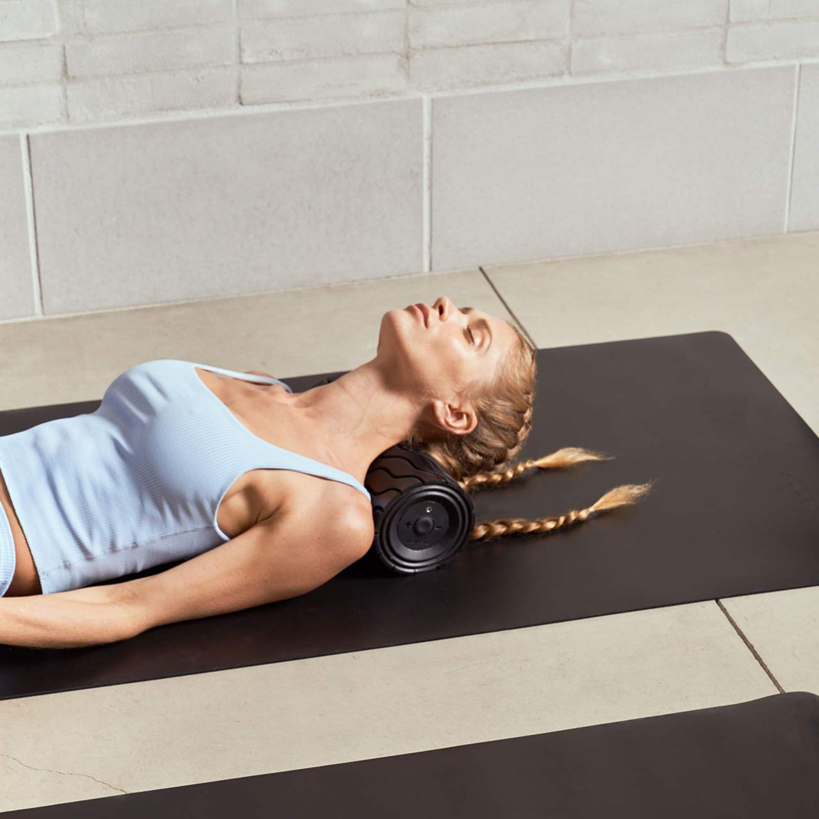 Therabody Theragun Wave Roller Full Body Massager (EVA High-Density Foam, Bluetooth Connectivity, Black)_9