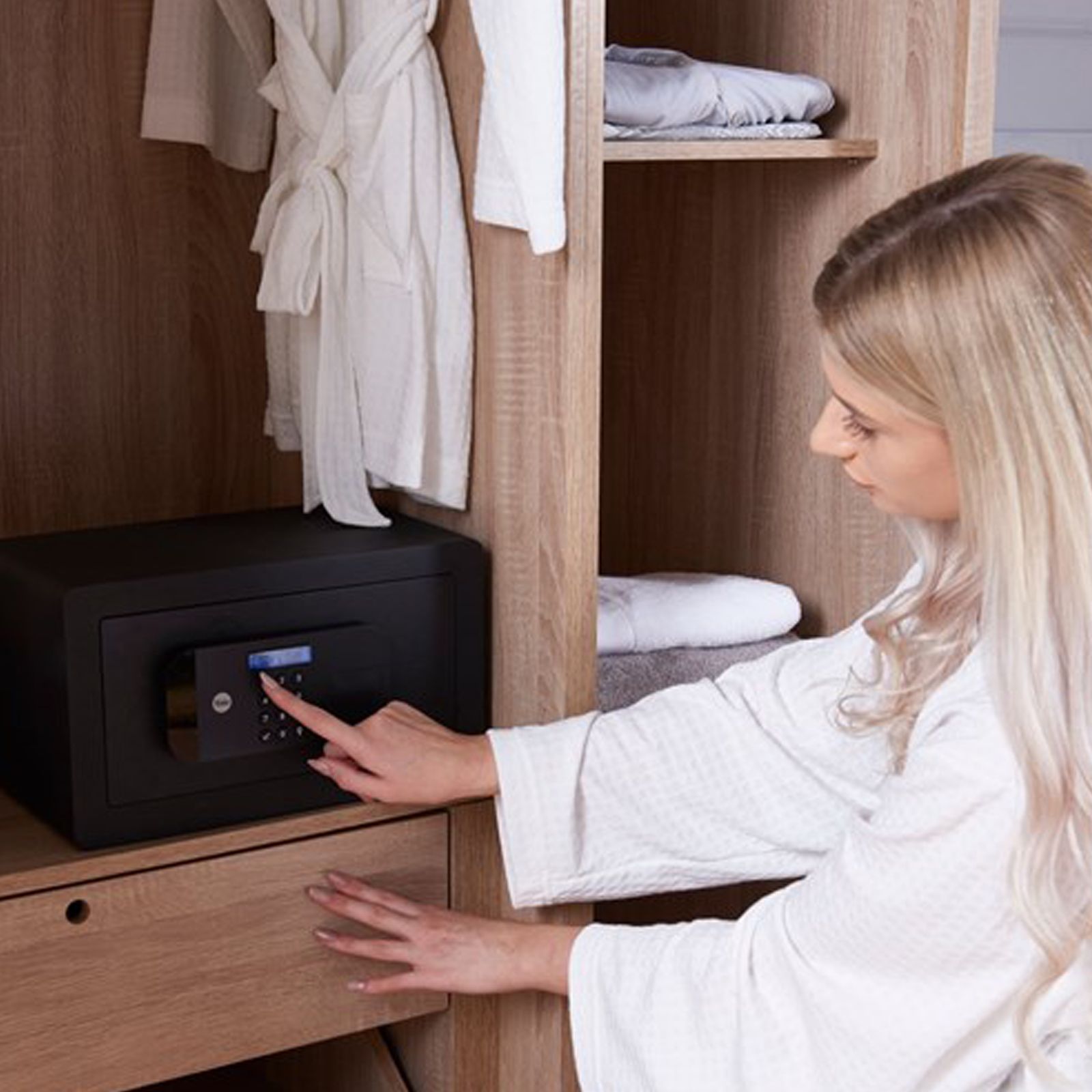 Yale 9.6 Litres Digital Safety Locker (1 Shelve, YSEB/200/EB1, Black) Yale 9.6 Litres Digital Safety Locker (1 Shelve, YSEB/200/EB1, Black)_8