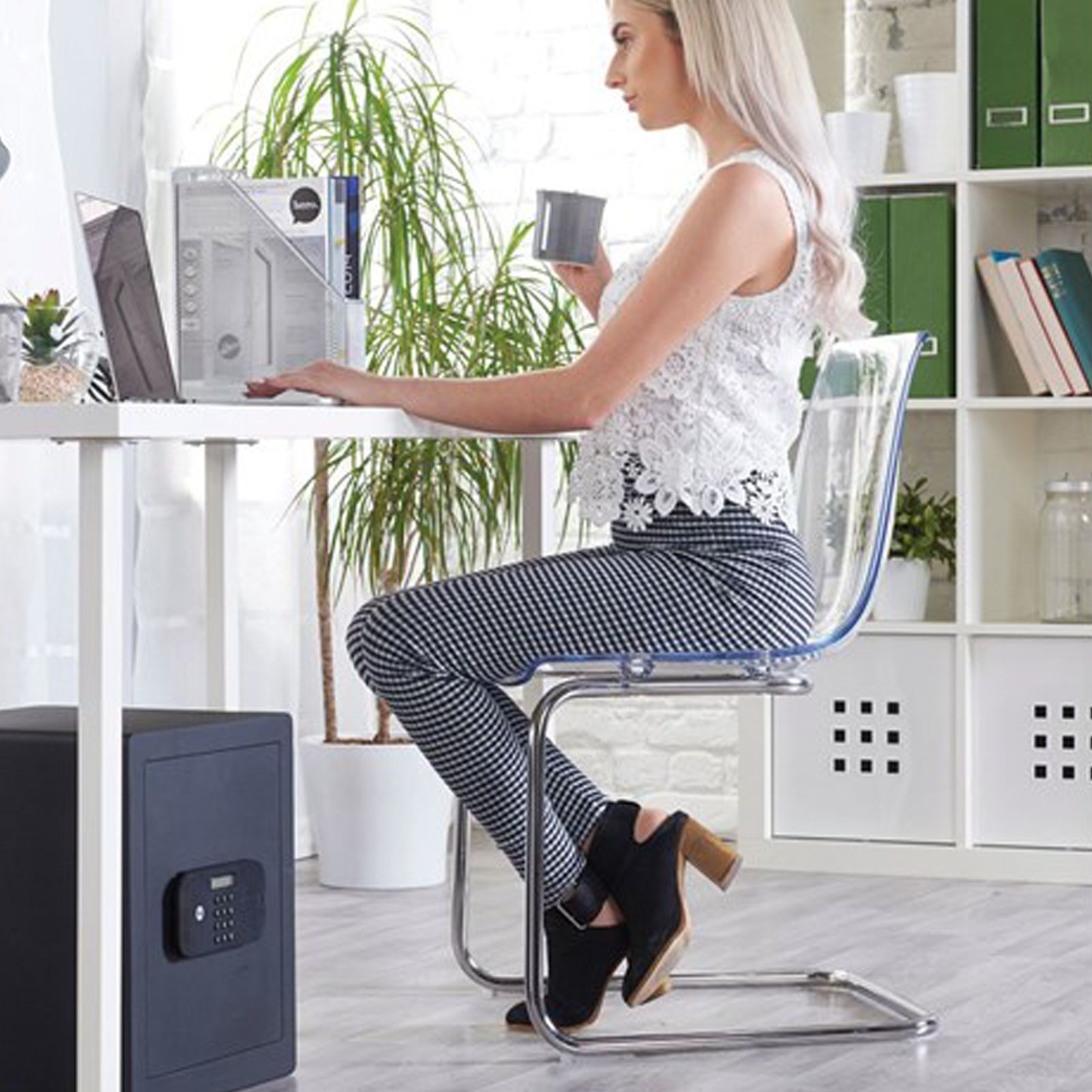 Yale 38.5 Litres Digital Safety Locker (1 Shelve, YSEB/400/EB1, Black) Yale 38.5 Litres Digital Safety Locker (1 Shelve, YSEB/400/EB1, Black)_14