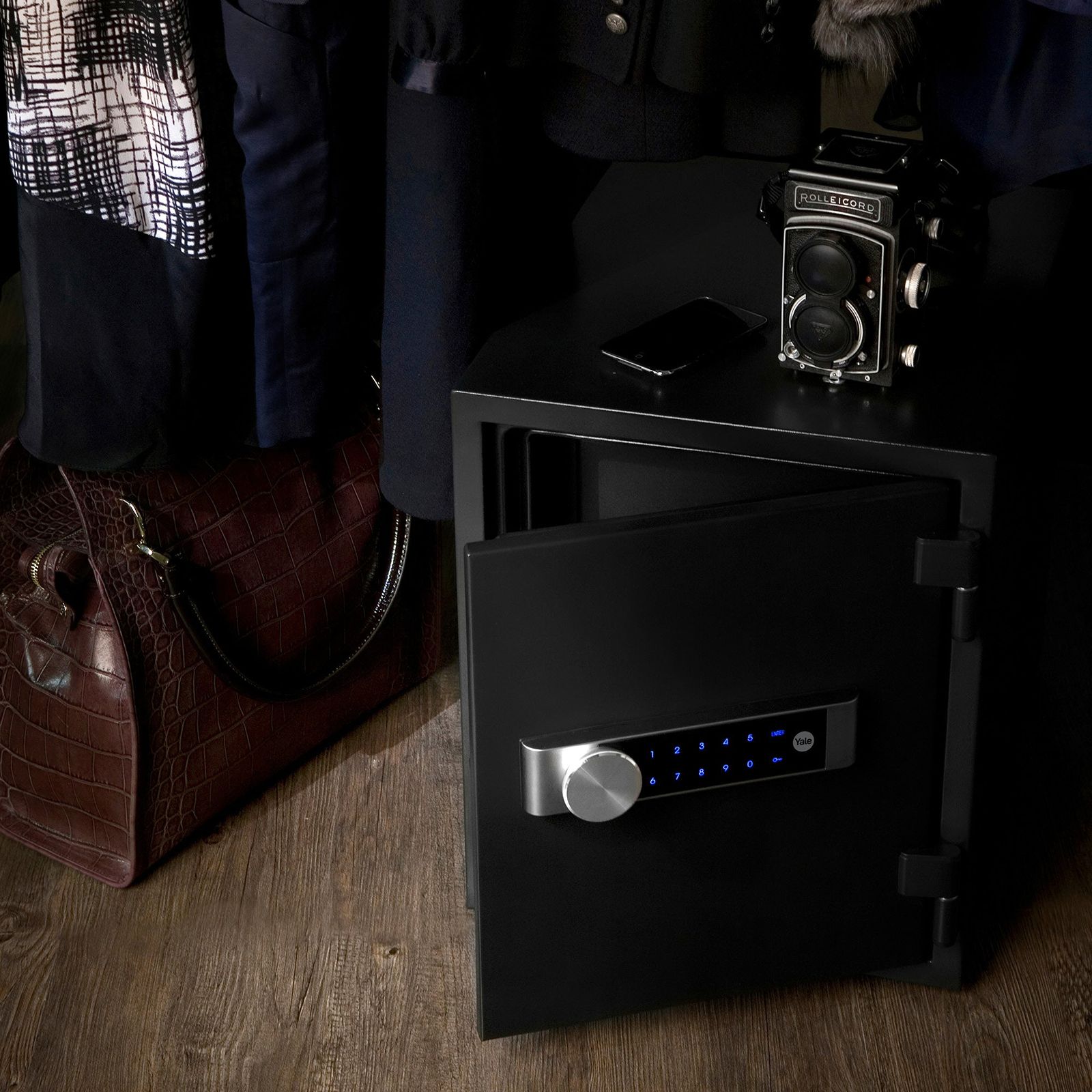 Yale 36.9 Litres Extra Large Digital Safety Locker (YFM/520/FG2, Black) Yale 36.9 Litres Extra Large Digital Safety Locker (YFM/520/FG2, Black)_12