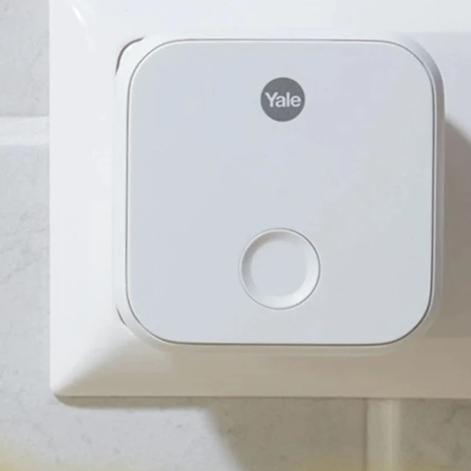 Yale Access WIFI B Smart Locks For Private Space (Monitor Access, White) Yale Access WIFI B Smart Locks For Private Space (Monitor Access, White)_3