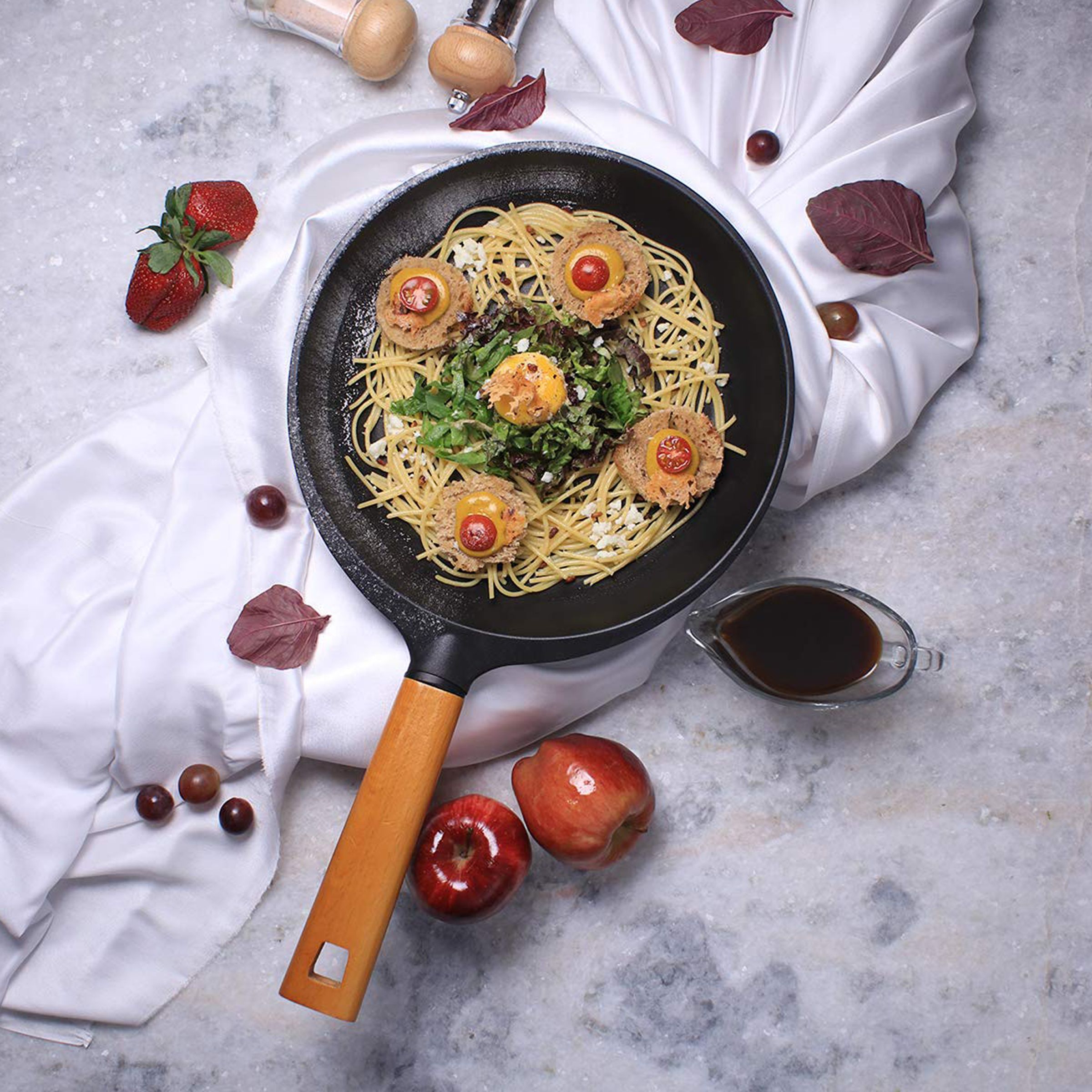 WONDERCHEF Caesar 2.3L Non Stick Aluminium Fry Pan (Induction Compatible, German Beechwood Handle, Black) WONDERCHEF Caesar 2.3L Non Stick Aluminium Fry Pan (Induction Compatible, German Beechwood Handle, Black)_9