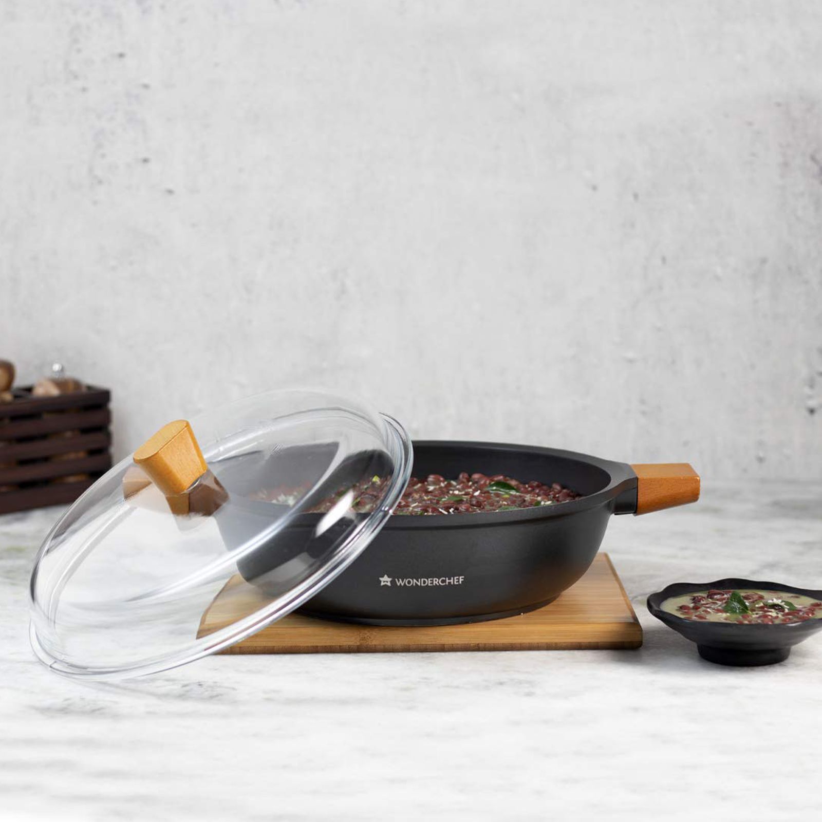 WONDERCHEF Caesar 4.07L Non Stick Aluminium Casserole with Glass Lid (Induction Compatible, Ergonomic Wooden Handles, Black) WONDERCHEF Caesar 4.07L Non Stick Aluminium Casserole with Glass Lid (Induction Compatible, Ergonomic Wooden Handles, Black)_6