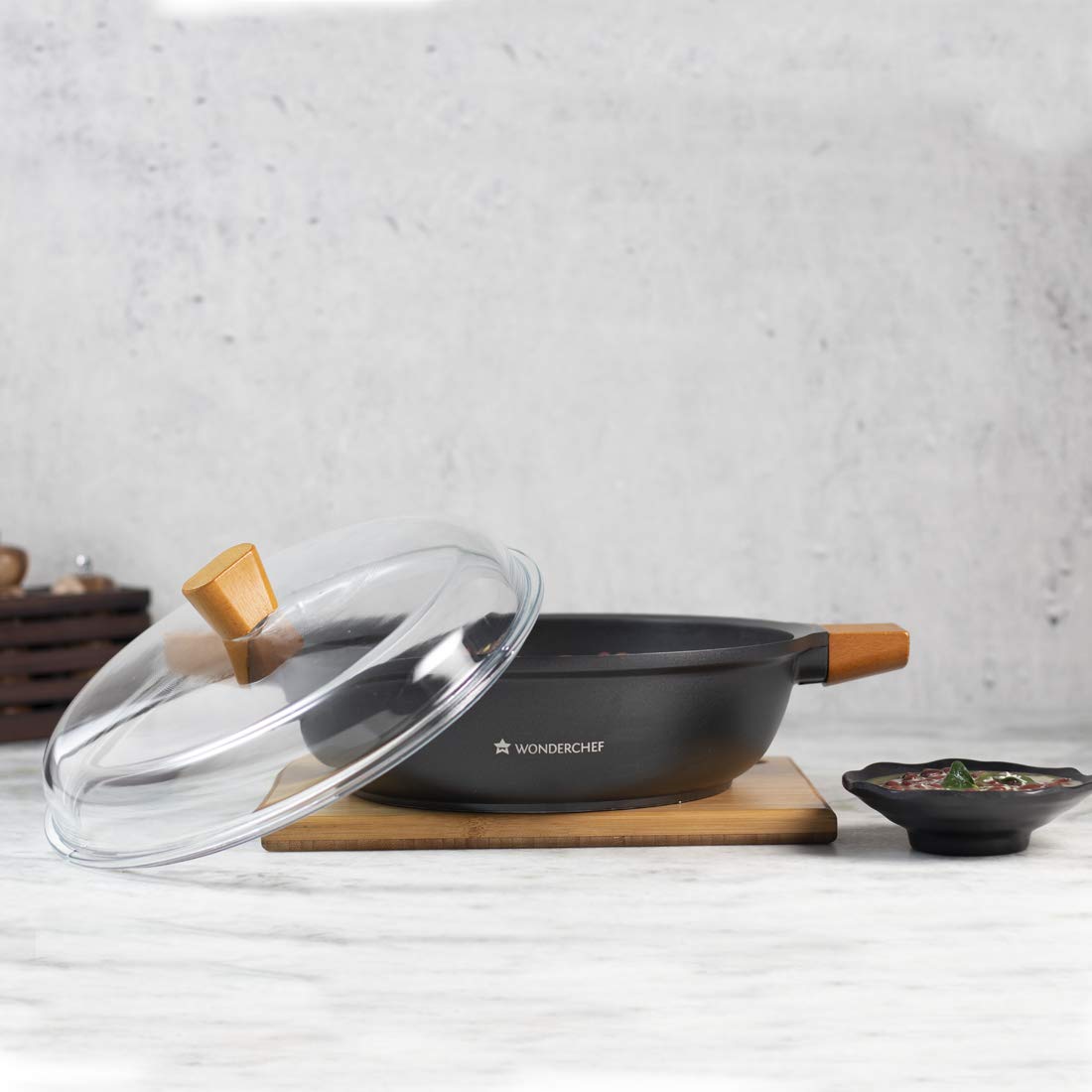 WONDERCHEF Caesar 4.07L Non Stick Aluminium Casserole with Glass Lid (Induction Compatible, Ergonomic Wooden Handles, Black) WONDERCHEF Caesar 4.07L Non Stick Aluminium Casserole with Glass Lid (Induction Compatible, Ergonomic Wooden Handles, Black)_7