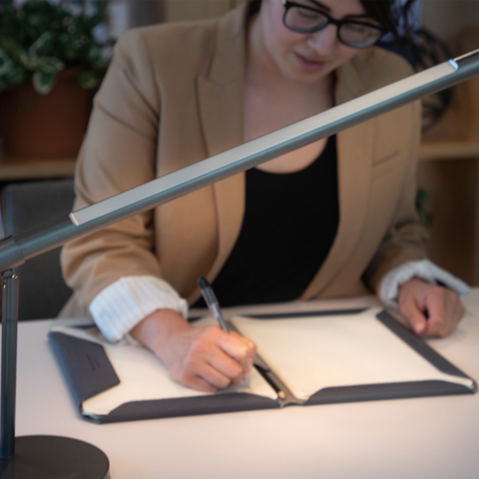 DesignNest LED Table Lamp (Matte Coated Finish, 11022GY/LSTCHD, Grey)_3