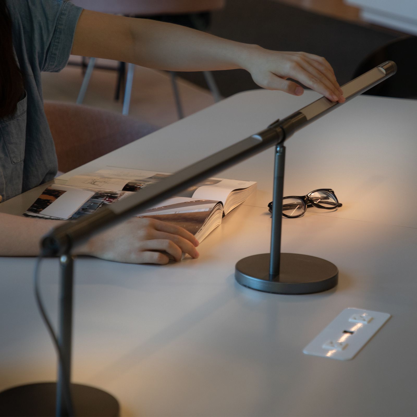 DesignNest LED Table Lamp (Matte Coated Finish, 11022GY/LSTCHD, Grey)_4