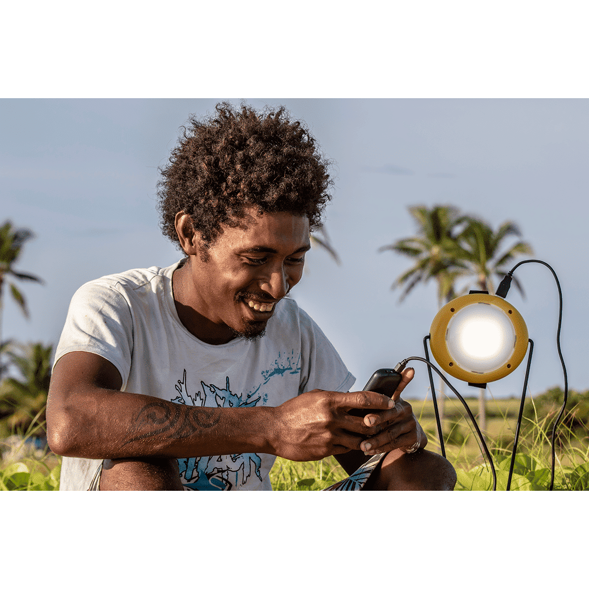 sun king Pro 300 2.08 Watts LED Solar Lamp (300 Lumens, Polycrystalline Solar Panel, SK-333, Yellow/White)_11