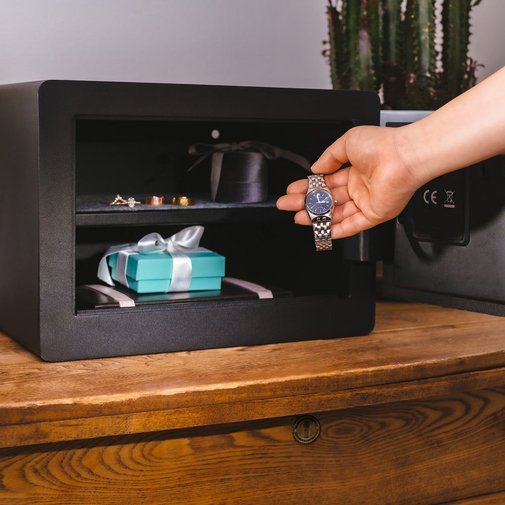 Yale 18.6 Litres Digital Safety Locker (2 Shelves, YSS/250/EB1, Black) Yale 18.6 Litres Digital Safety Locker (2 Shelves, YSS/250/EB1, Black)_7