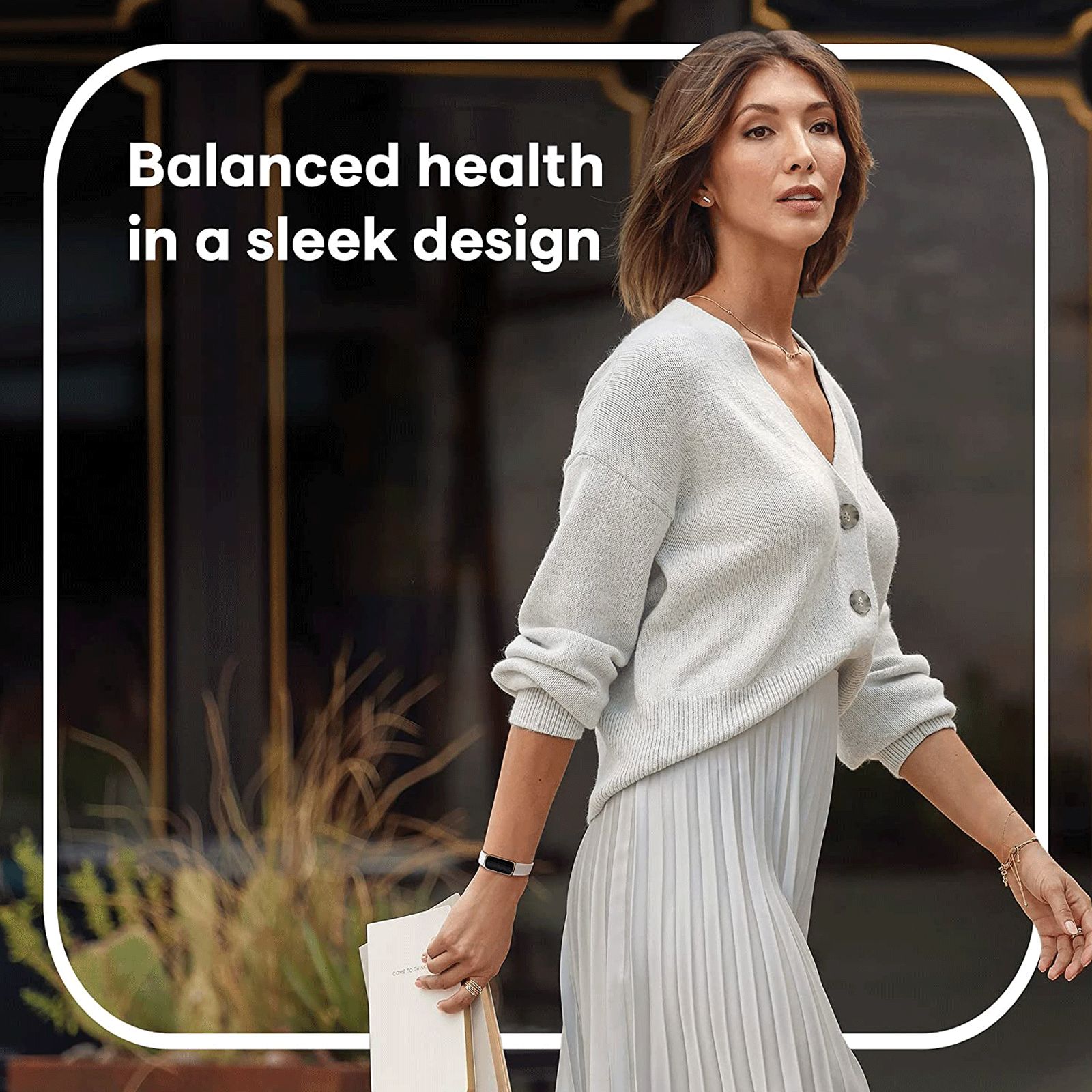 fitbit Luxe Fitness Tracker with Stress Management (0.96 Inch Always-On AMOLED Display, Water Resistant, Black Strap)_10